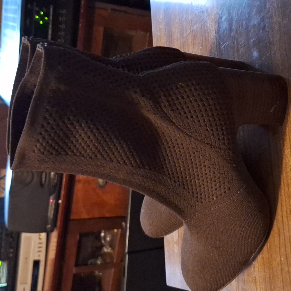 BORN Women's Size 8 Dark Brown Ankle Boots